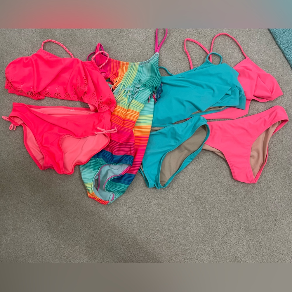 4 girls swimsuits